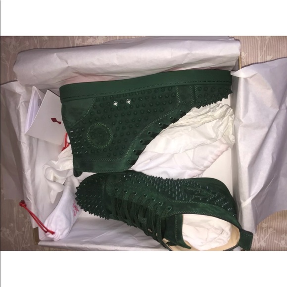 Comment below up to a size 15 - Picture 7 of 8